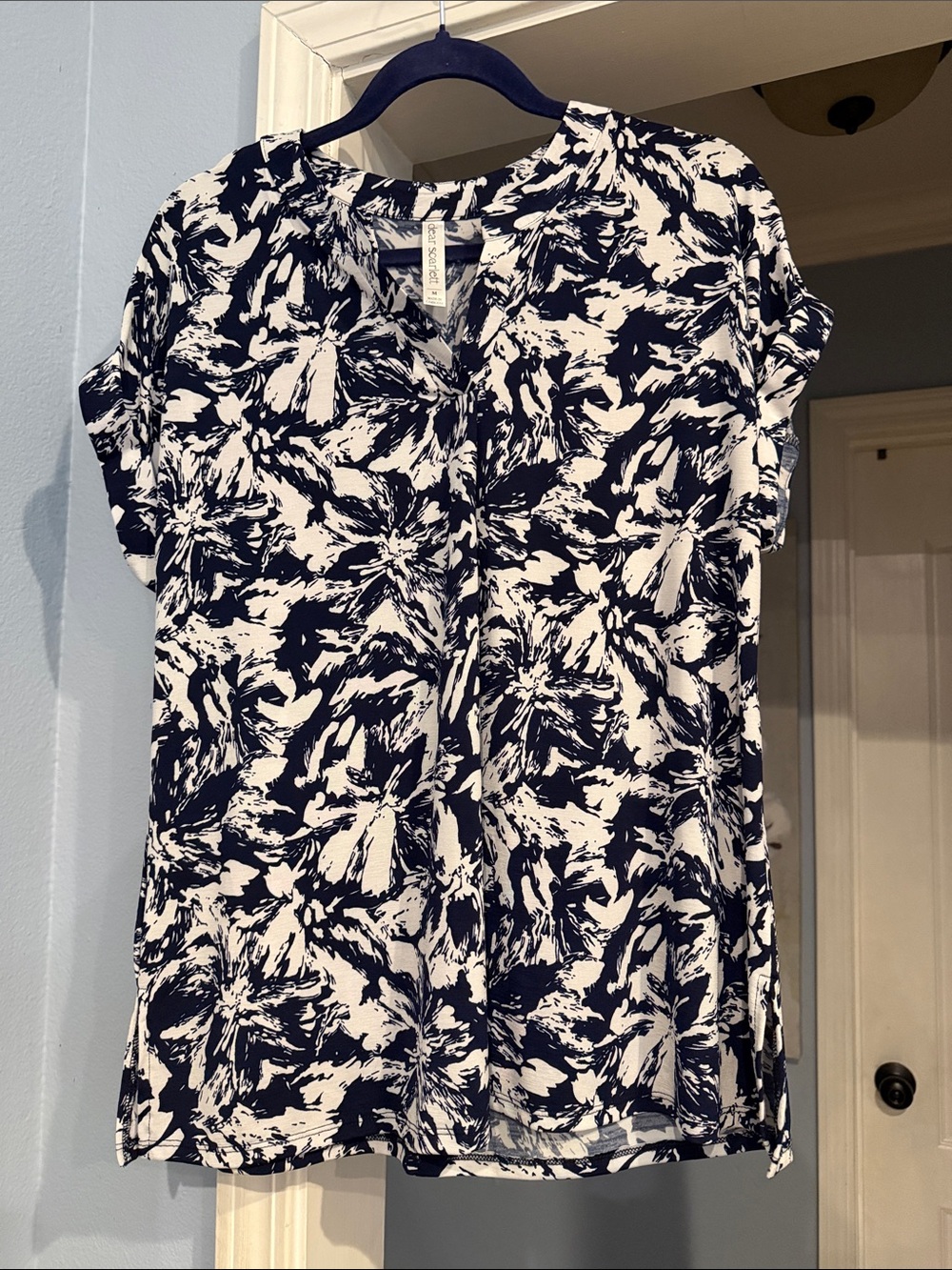 Dear Scarlett Navy and White Floral-Brush Print Top